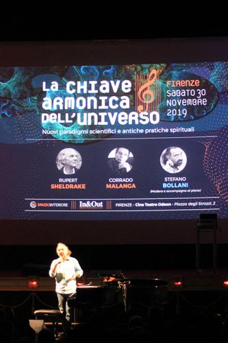 Stefano Bollani presenta il convegno "La chiave armonica dell'universo", Firenze 2019